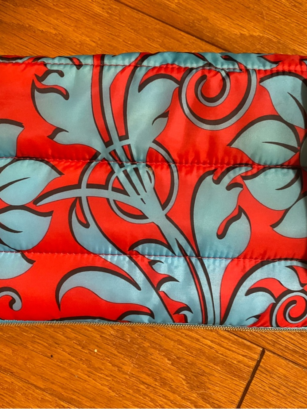 NWOT Estée Lauder Makeup Cosmetic Quilted Puffer Bag